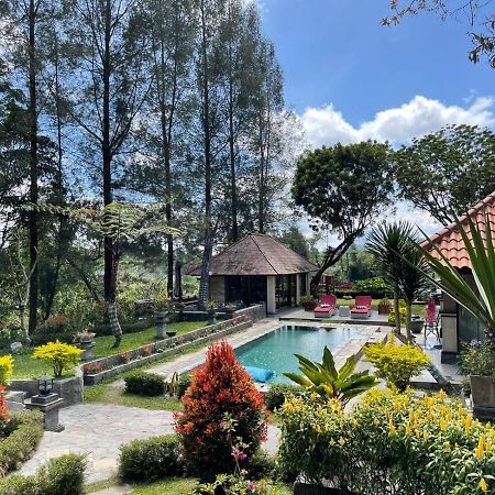 Balinese Villa In Berastagi Bagian luar foto
