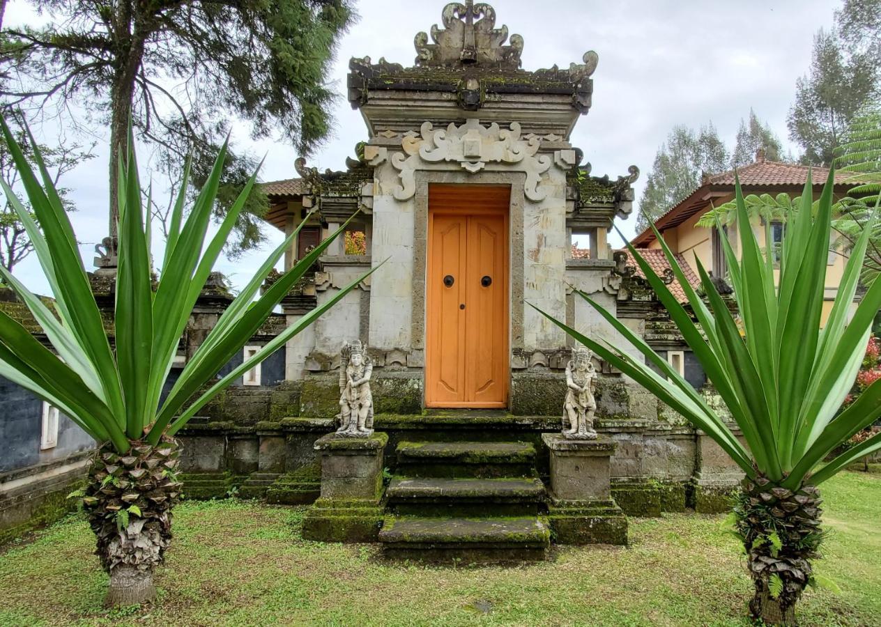 Balinese Villa In Berastagi Bagian luar foto