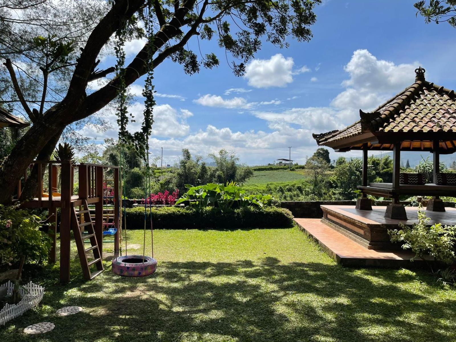 Balinese Villa In Berastagi Bagian luar foto