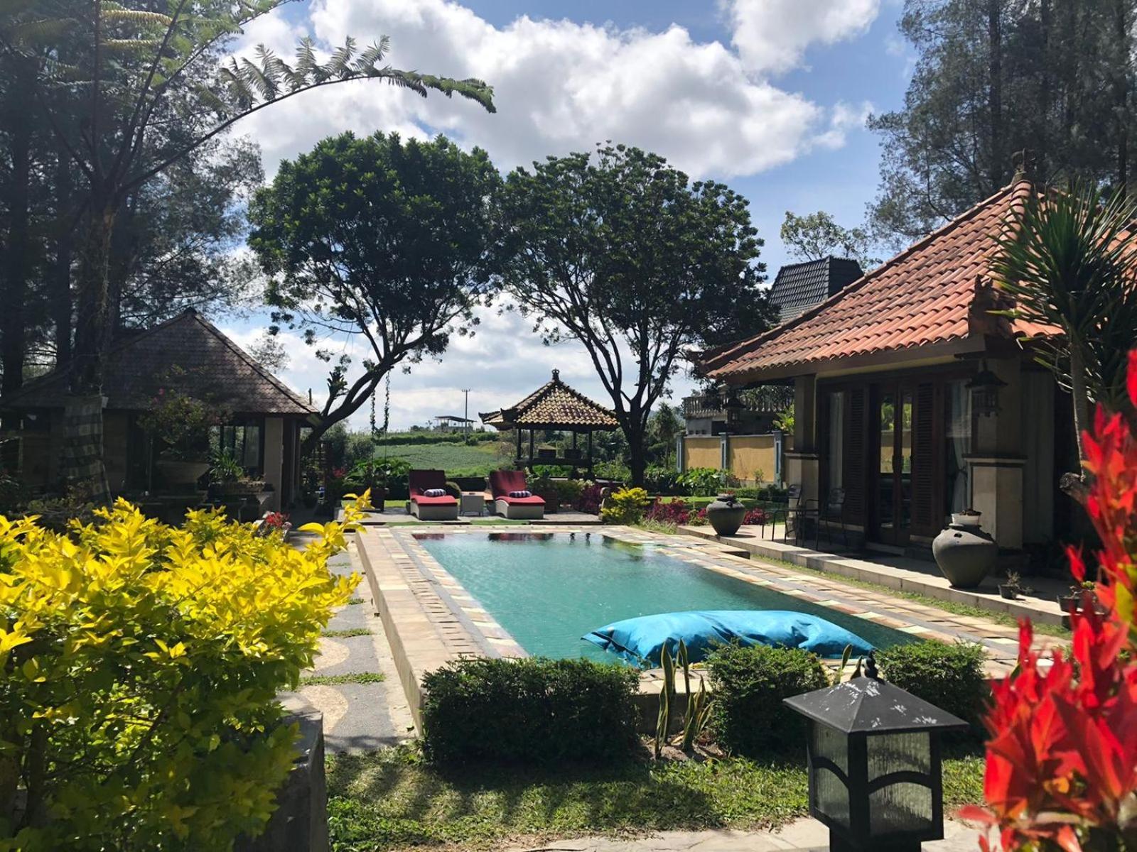 Balinese Villa In Berastagi Bagian luar foto