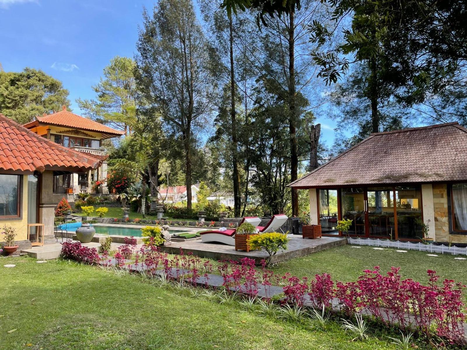Balinese Villa In Berastagi Bagian luar foto